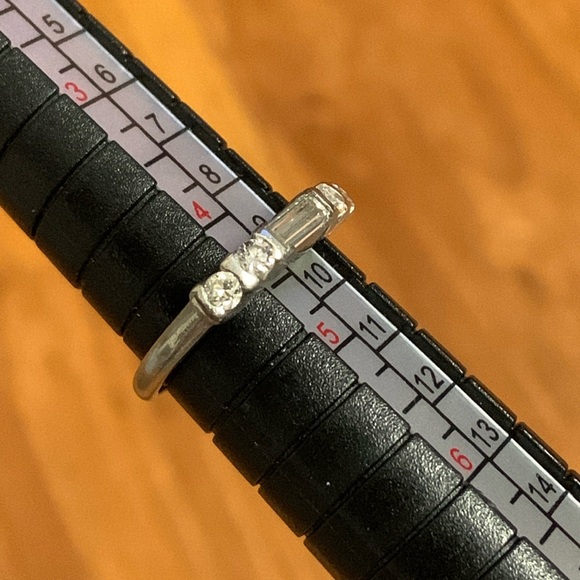 Platinum Ring with Diamonds - Picture 8 of 10